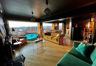 NOIR PENTHOUSE allows 18 year olds to book a room