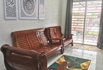 Homestay Inap Bakawali Seri Iskandar has Balcony rooms
