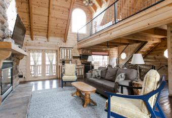 Blue Jays Nest Cabin by Amish Country Lodging has Balcony rooms