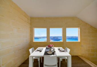 Tritoni Harbour suites - Valletta allows 18 year olds to book a room