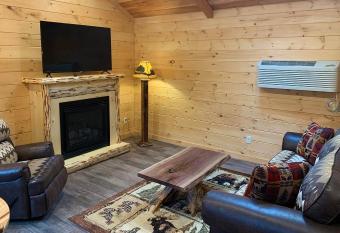 Briarwood Cabin by Amish Country Lodging has Balcony rooms