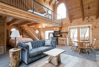 Coblentz Country Lodge by Amish Country Lodging has Balcony rooms