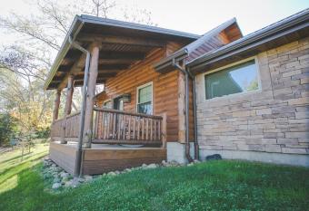 Dogwood Cabin by Amish Country Lodging has Balcony rooms