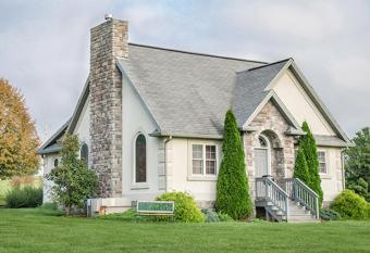 Premier Cottages by Amish Country Lodging has Balcony rooms