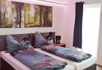 Motel Graz Ost allows 18 year olds to book a room