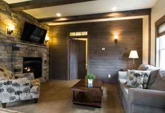 Village Dreams Cottage by Amish Country Lodging has Balcony rooms