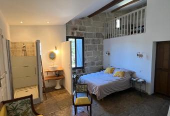 Oustaou de Betty et Bob has Balcony rooms