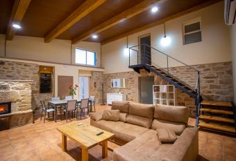 Casa Pe  a Dura has Balcony rooms