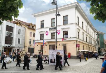 B13 Hostel allows 18 year olds to book a room