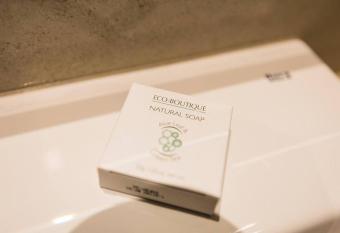 Welcome Home Apartment Dumbravita allows 18 year olds to book a room