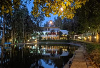 Shoonya Farm Retreat has Balcony rooms