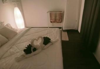 HOMESTAY ASTON GARDEN KB has Balcony rooms