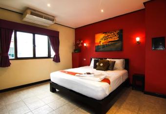 Angus O Tool s Guesthouse has Balcony rooms