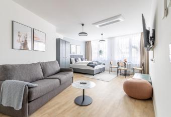 limehome Klagenfurt Karfreitstra  e allows 18 year olds to book a room