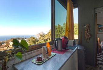 Casa Vincenza has Balcony rooms