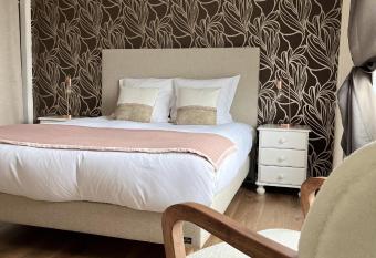 La Maison de Louisette allows 18 year olds to book a room