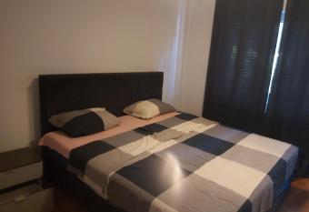 Apartment Ploiesti has Balcony rooms