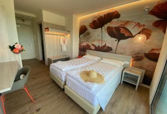 Alla Pergola allows 18 year olds to book a room