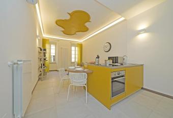 The Bright and Lake Nest has Balcony rooms