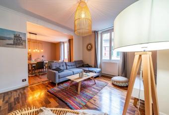 Les Antiquaires #CQ allows 18 year olds to book a room