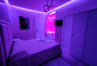 B&B MaisonAlysie has rooms with a private hot tub