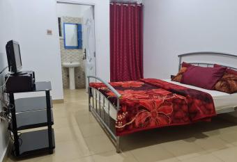 Ensuite Cozy Room in a 2nd Floor Estate Flat, Apo allows 18 year olds to book a room