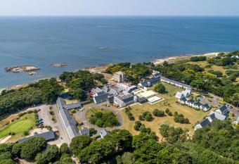 DOMAINE DE PORT AUX ROCS has Balcony rooms