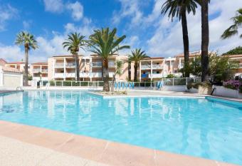 1 bedroom apartment in a residence with a swimming pool and a parking spot has Balcony rooms