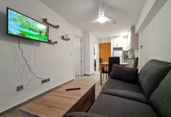 Apartamento Narcea allows 18 year olds to book a room