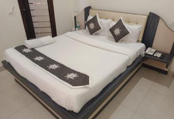 Hotel Taj Delhites With Fully Friendly Stay has Balcony rooms