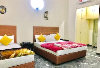 HOTEL ROSE INN has Balcony rooms