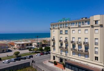 Hotel President has Balcony rooms
