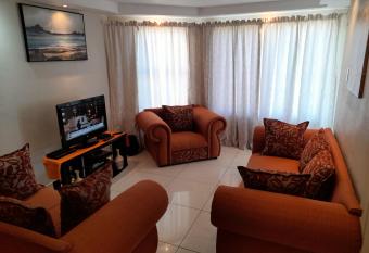 3 bedroom Apartment with 1 Bathroom, Hermanu Beach Club 143 allows 18 year olds to book a room