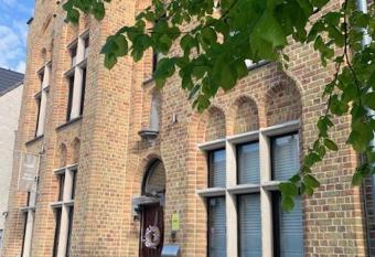 Bed and Breakfast Otentik allows 18 year olds to book a room