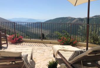 Il Terrazzo has Balcony rooms