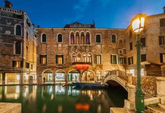 Hotel Antico Doge - a Member of Elizabeth Hotel Group allows 18 year olds to book a room