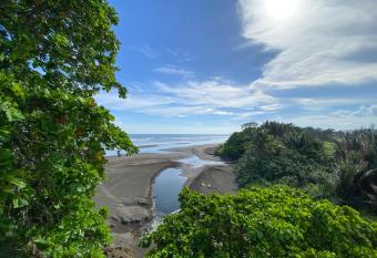 BEACHFRONT APARTMENT Vistas de Bejuco has Balcony rooms