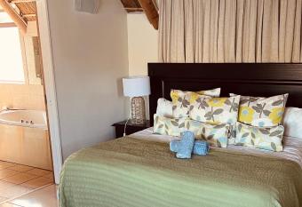 Sunset Guesthouse has rooms with a private hot tub