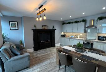 Two Bed Garden Apartment on the Plymouth Hoe allows 18 year olds to book a room