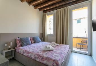 Residenza SubitoSanto - Appartamento con balconcino  has Balcony rooms