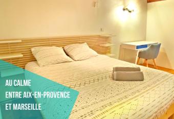 ENTRE AIX ET MARSEILLE - Petite maison    Auriol allows 18 year olds to book a room