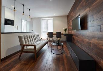 Beautiful apartment near the city center has Balcony rooms