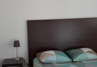 L An  mone de Honfleur has Balcony rooms