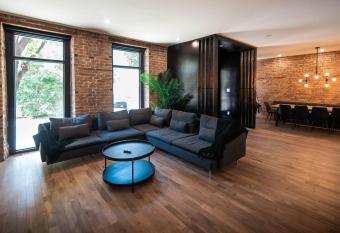 The Old New // Spacious 2000 sqft condo - Downtown allows 18 year olds to book a room