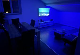 La petite dame de Maintenon has Balcony rooms