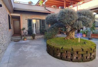 Midway House Italy has Balcony rooms