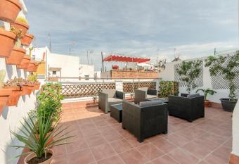 Alameda Corner. Rooms and Apartment allows 18 year olds to book a room