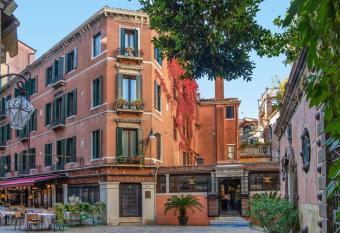 Hotel La Fenice et Des Artistes has Balcony rooms
