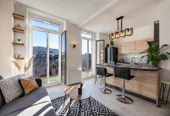 Le Balcon Ann  cien 4 - rooftop view for 2-4 people with has Balcony rooms