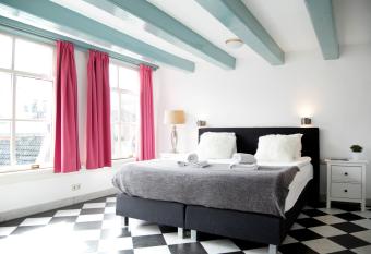 Modern Canal House Loft - City Center has rooms with a private hot tub